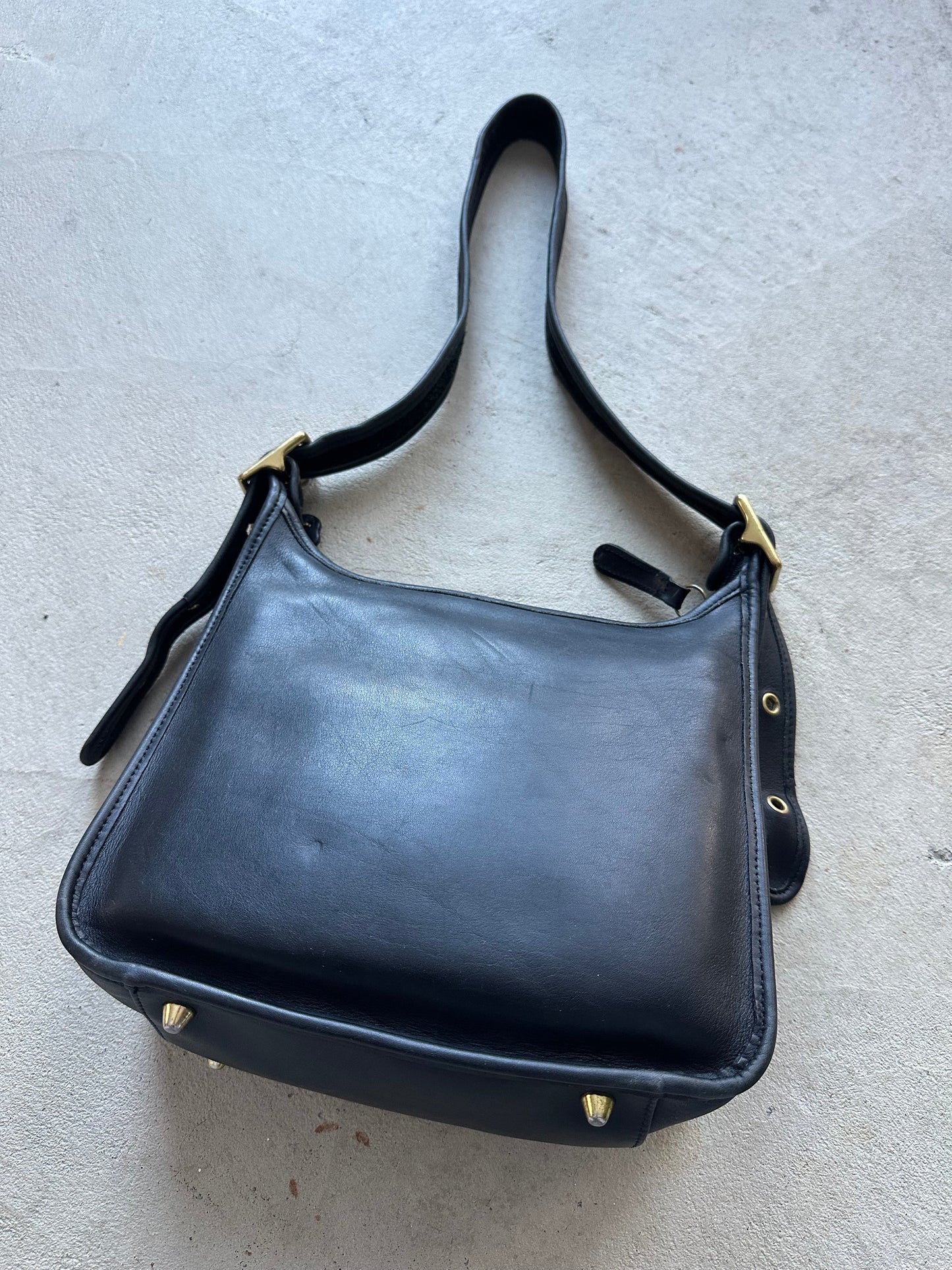 vintage coach ergo style black leather shoulder bag 9966
