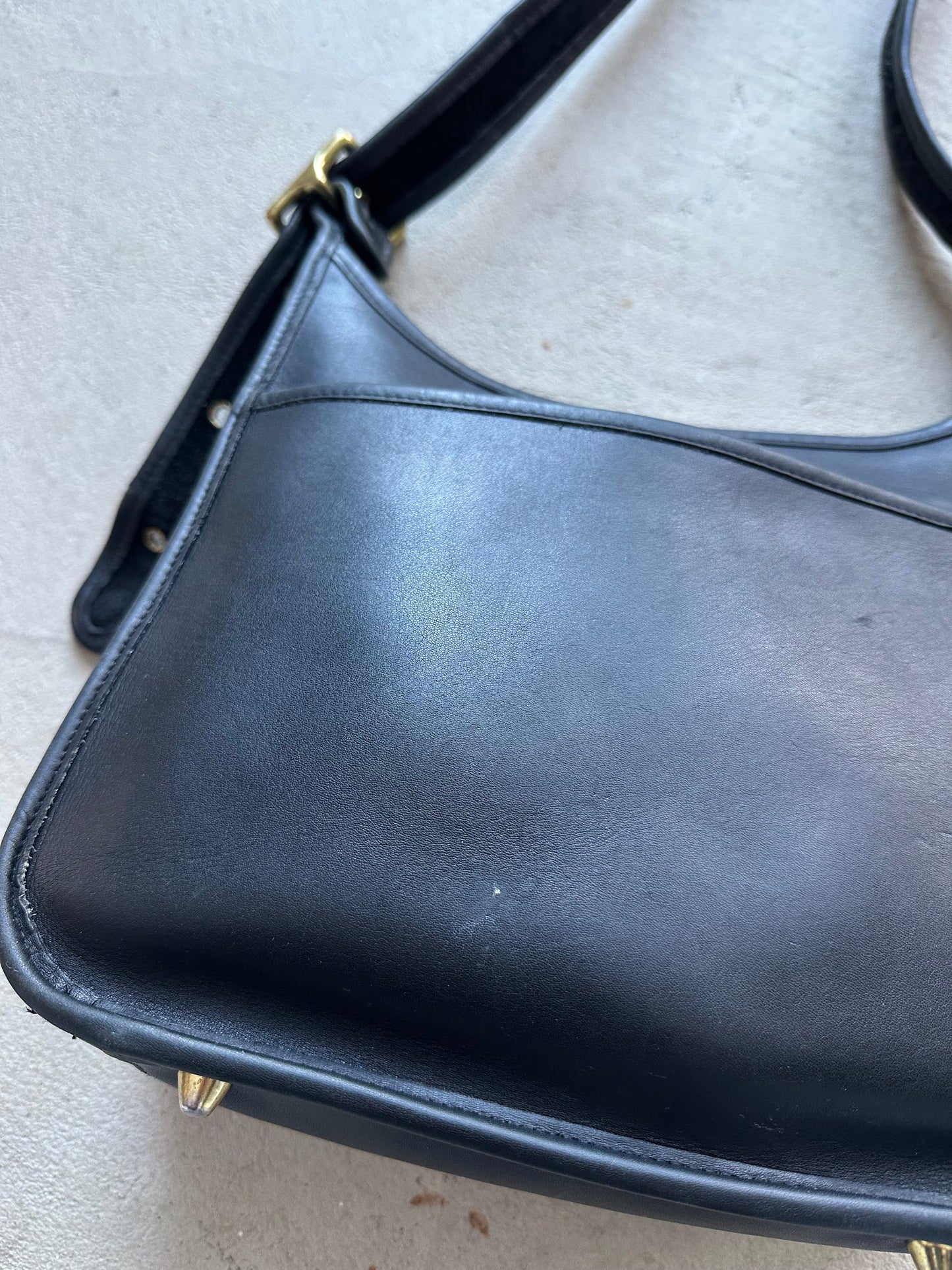 vintage coach ergo style black leather shoulder bag 9966