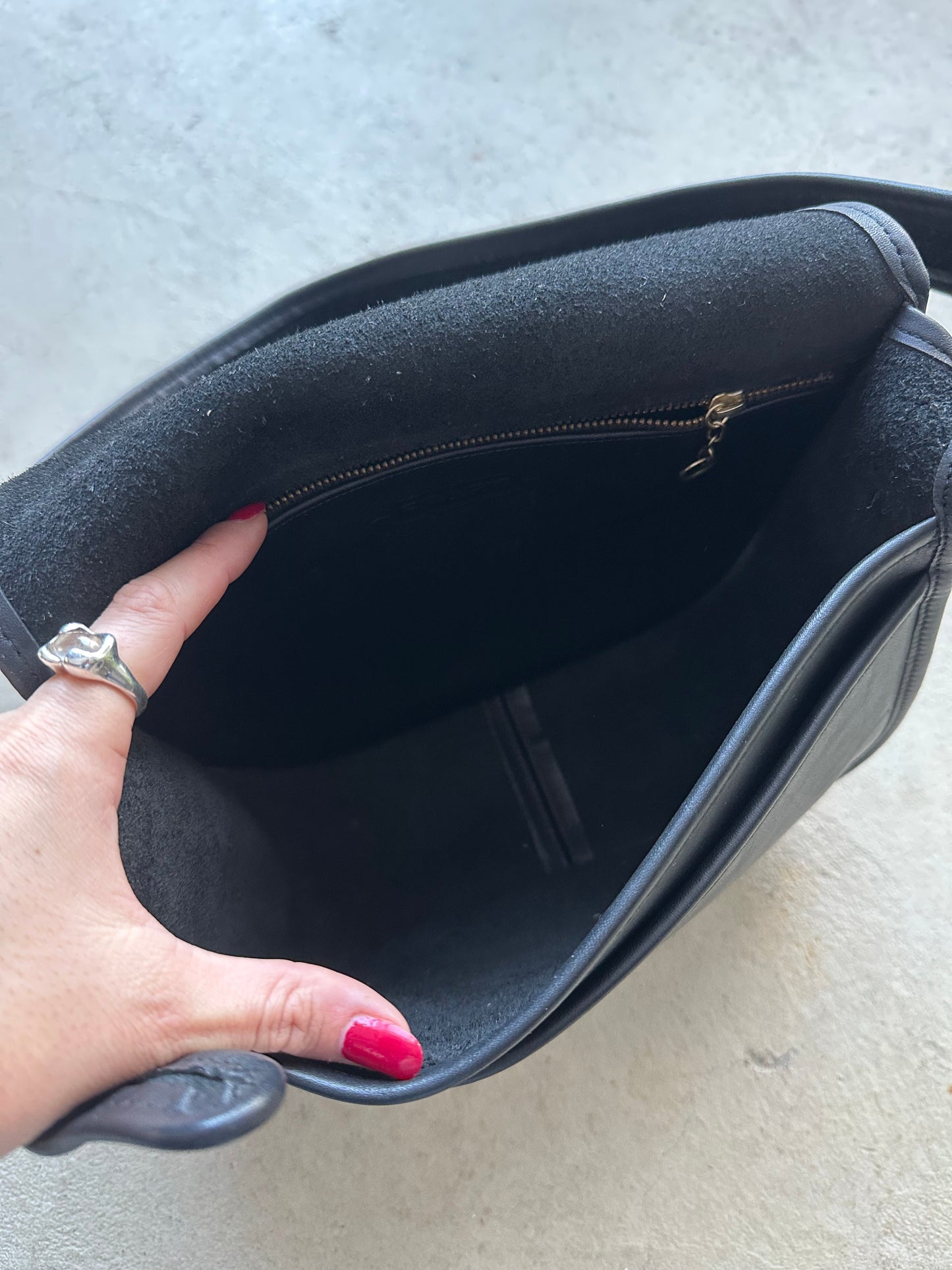 vintage coach black classic shoulder bag