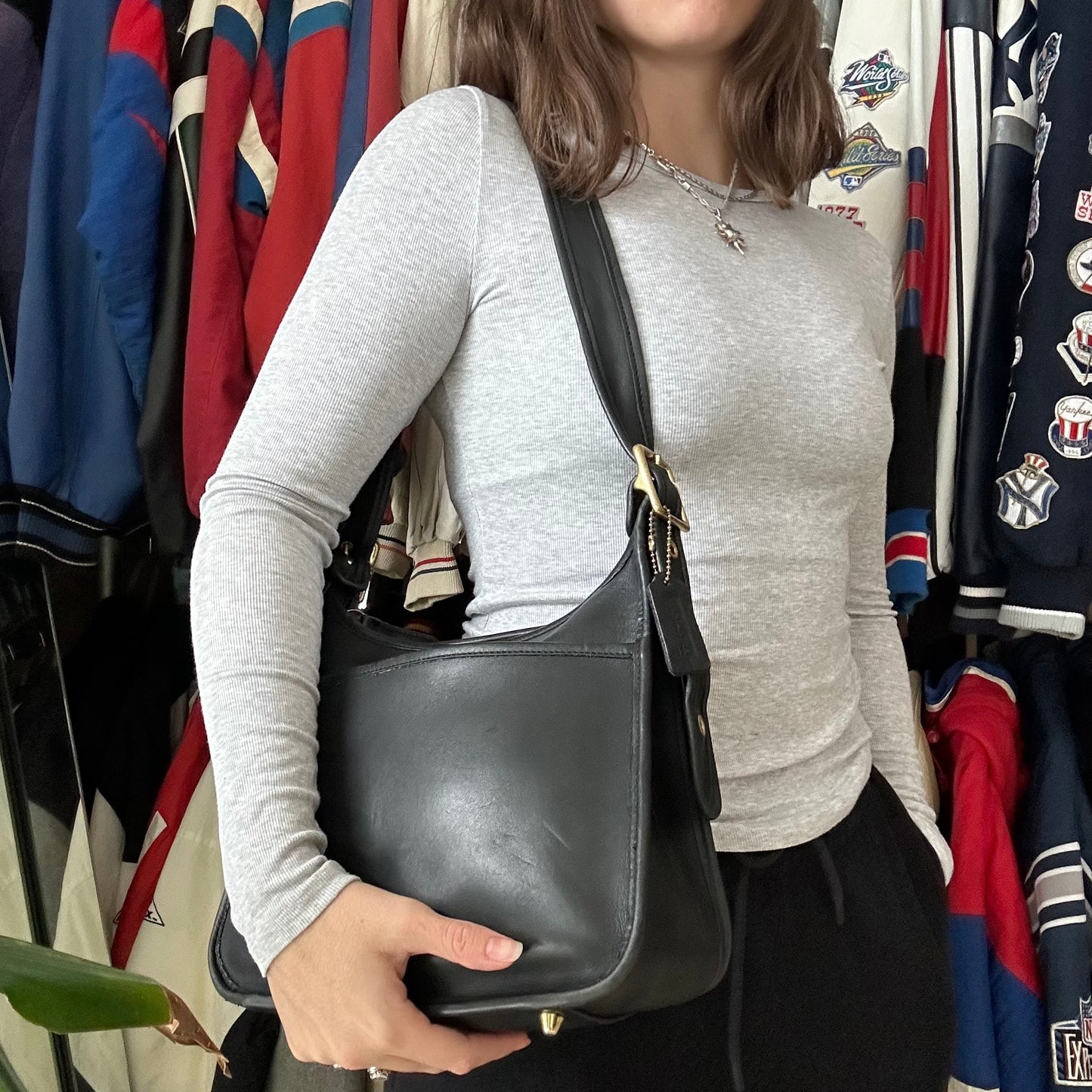 vintage coach ergo style black leather shoulder bag 9966