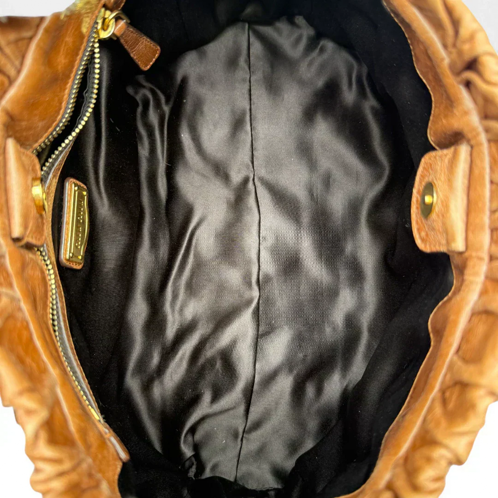 🔥 Pre-owned Miu Miu handbag Vitello Lux with shoulder strap made of dark brown leather 🔥