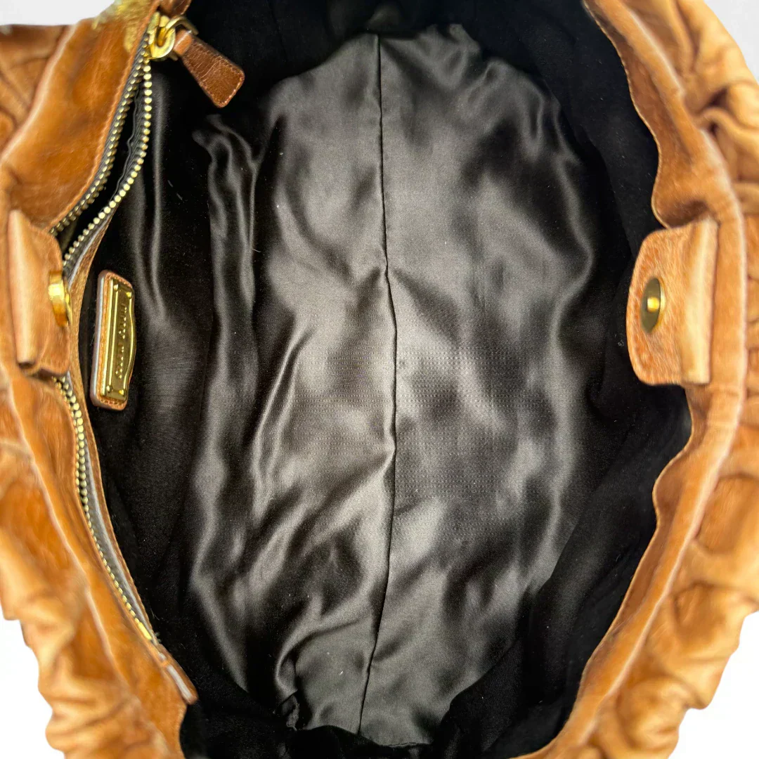 🔥 Pre-owned Miu Miu handbag Vitello Lux with shoulder strap made of dark brown leather 🔥