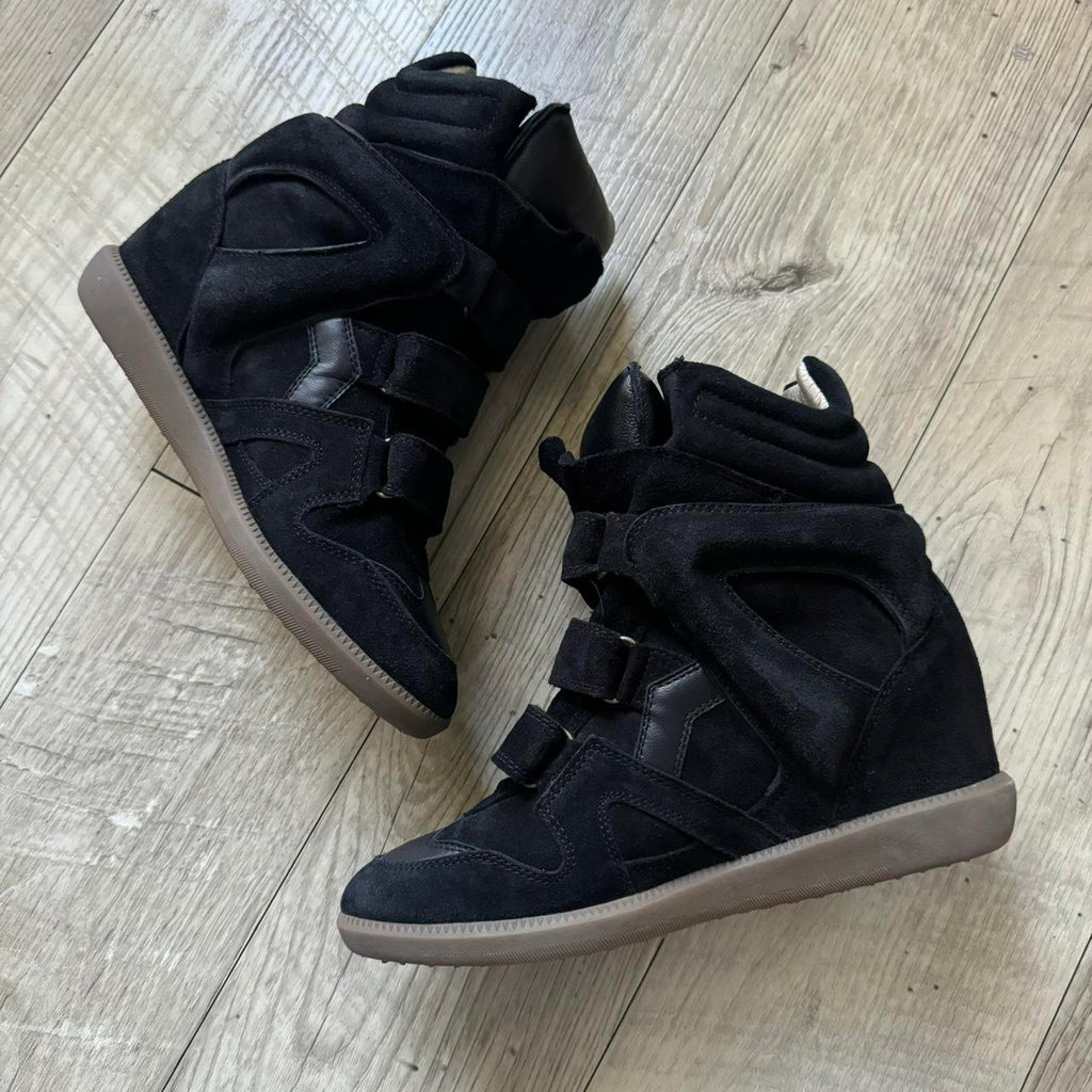 Isabel Marant Women's Black and Navy Trainers