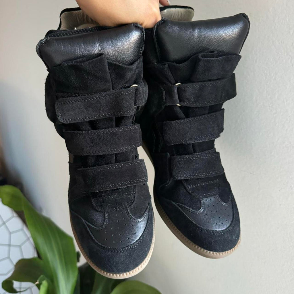 Isabel Marant Women's Black and Navy Trainers