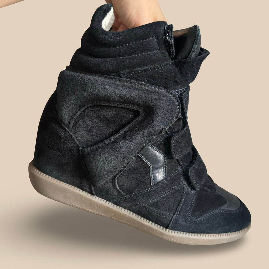 Isabel Marant Women's Black and Navy Trainers