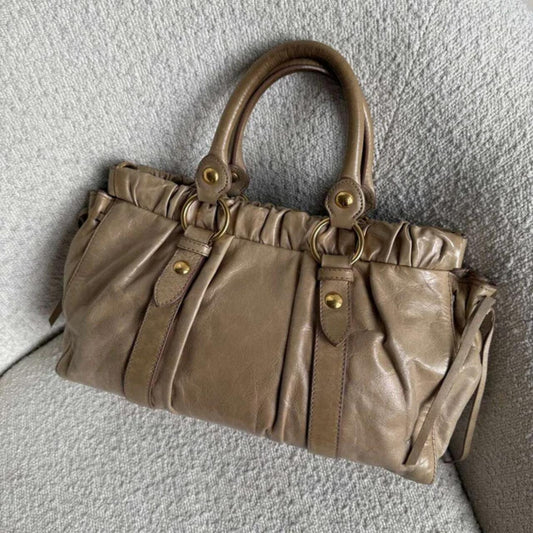 🏵️ Pre-owned Authentic Miu Miu Vitello Beige Leather Handbag 🏵️