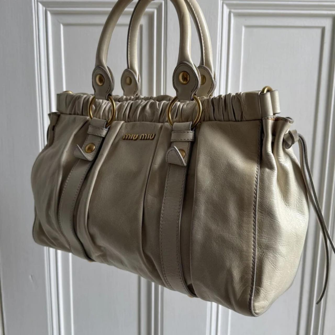 🔥 Authentic Miu Miu Vitello Leather White Handbag Pre-owned 🔥