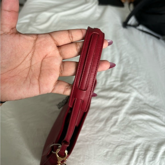 vintage coach hampton cherry red shoulder bag 🍒