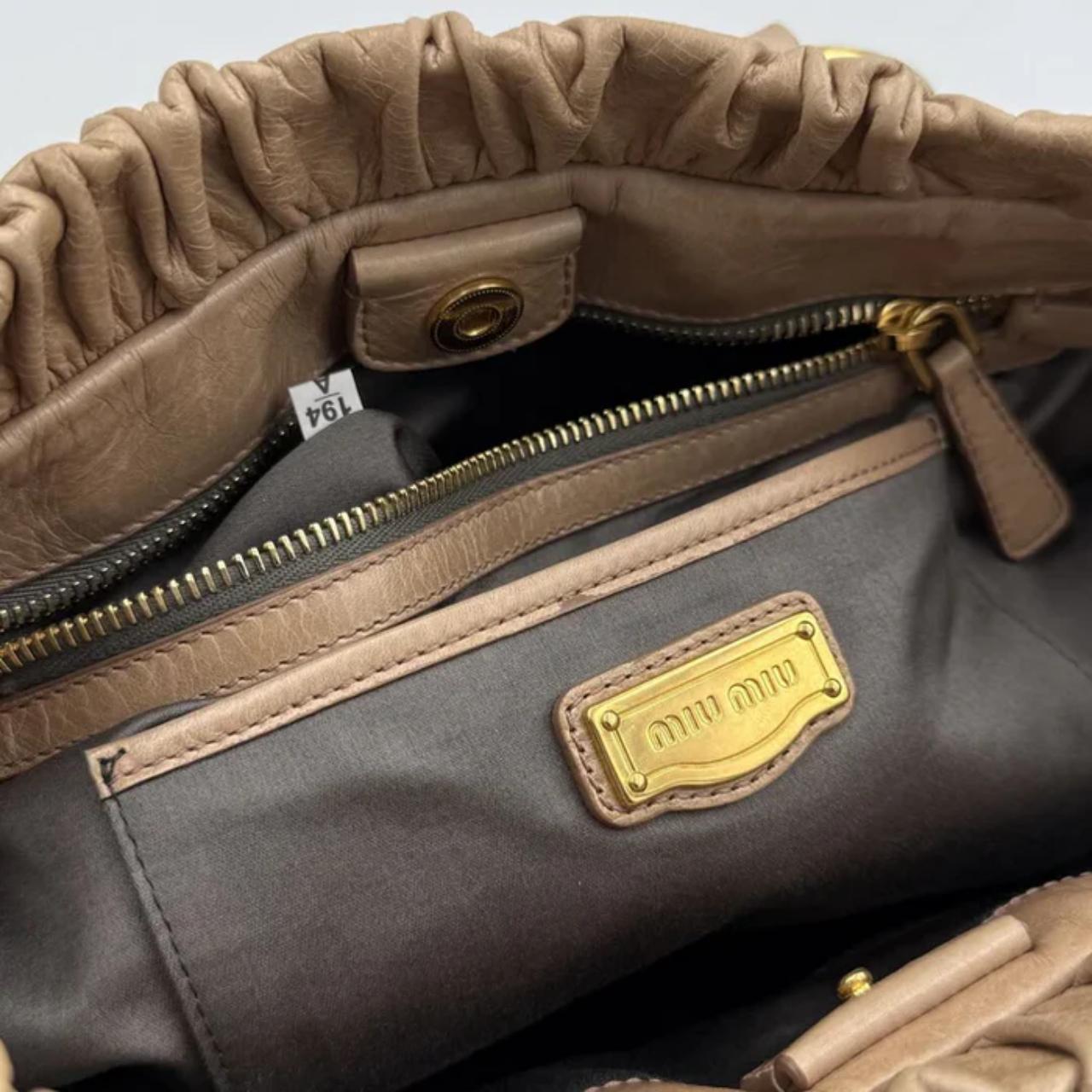 🏵️ Pre-owned Authentic Miu Miu Vitello Beige Leather Handbag 🏵️